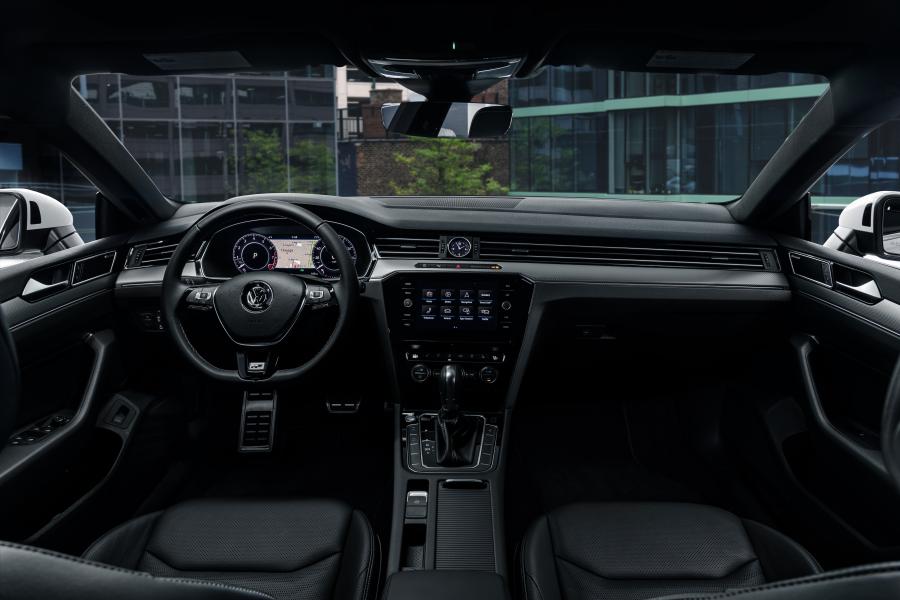 Торпедо Volkswagen Arteon 4Motion R-Line 2019 года  (NA) (фото 2 из 40)